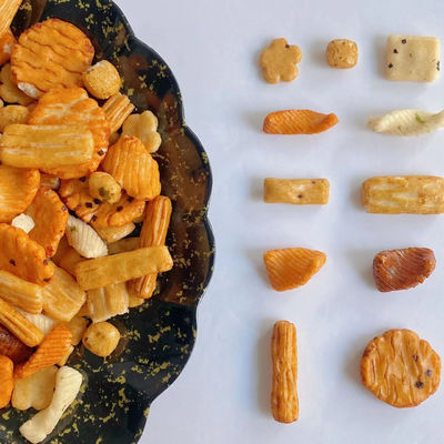 comprar Biscoitos misturados japoneses do arroz do pacote do OEM dos biscoitos do arroz dos pimentões de Sause da soja online manufacture