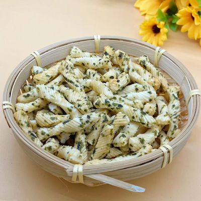 comprar Os petiscos japoneses do biscoito do arroz da alga do verde de Tailândia espiralam dado forma online manufacture