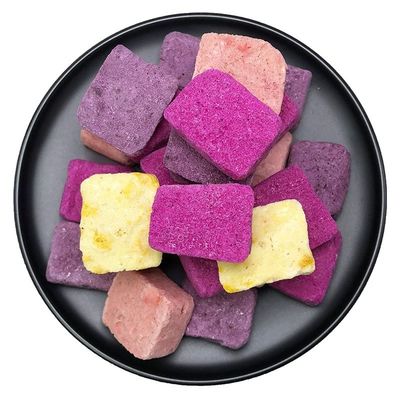 comprar Deliciosos cubos de iogurte liofilizado com baixo teor calórico de morango aromatizado 50g para caixas de almoço para crianças online manufacture