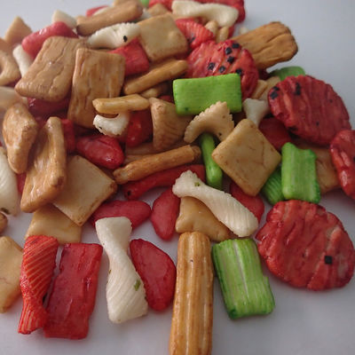 Bom preço Biscoitos japoneses semi macios japoneses do sésamo dos biscoitos do arroz do OEM on-line