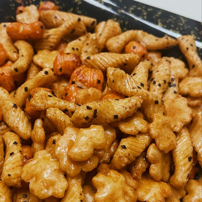 Bom preço Petiscos personalizados por atacado japoneses do biscoito do arroz da alga dos biscoitos do arroz on-line