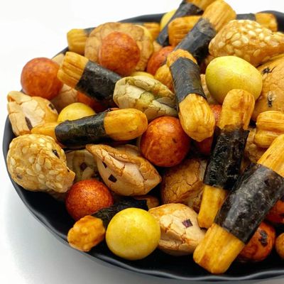 Bom preço Os biscoitos Roasted japoneses do arroz da alga do petisco misturaram amendoins friáveis on-line