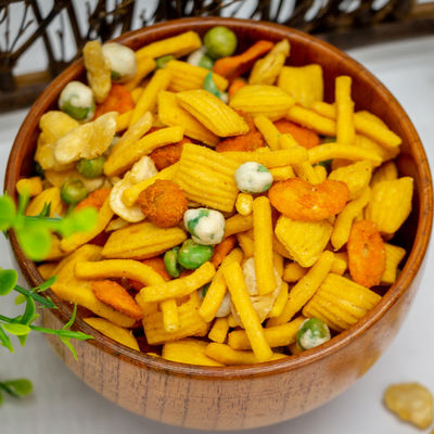 Bom preço O biscoito amarelo por atacado misturou a porca oriental da mistura dos petiscos das favas das ervilhas dos amendoins on-line