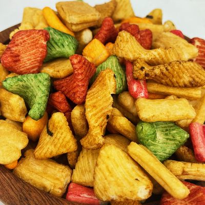 Biscoitos misturados coreanos do arroz todos os alimentos de petiscos das idades
