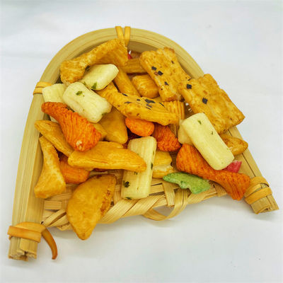 Bom preço biscoito friável dos arrozes tufados do oem em fabricantes chineses do petisco maioria on-line