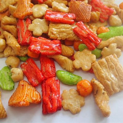 Bolinhos de arroz japoneses rectangulares saudáveis: ricos em sabor, baixos em gordura