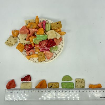 Bom preço Biscoitos de arroz crocante cozido com amido de tapioca em forma múltipla on-line