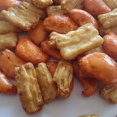 Bom preço 6 a 12 meses Prazo de validade Arroz Biscoitos Snacks Sabor picante Trigo Allergeninfo Ideal para embalagem e distribuição no varejo on-line